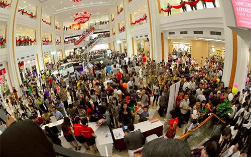 Là thành viên của tập đoàn Vingroup, Vincom Retail hiện phát triển chuỗi trung tâm thương mại lớn nhất Việt Nam mang thương hiệu Vincom, bao gồm 20 trung tâm thương mại đã đi vào vận hành hoặc đang triển khai. <br>