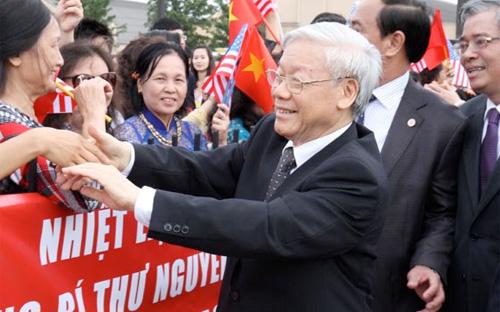 Đại diện cộng đồng người Việt ở Washington DC, Mỹ đón chào Tổng bí thư Nguyễn Phú Trọng - Ảnh: VOV.<br>