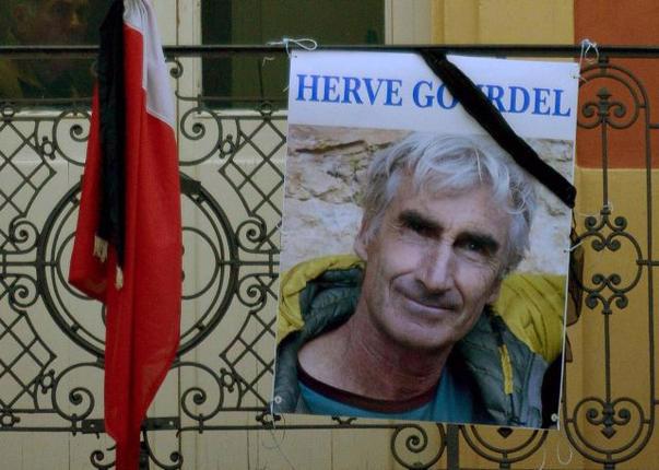 Herve Gourdel là một hướng dẫn viên du lịch đồng thời là một nhiếp ảnh 
gia. Ông bị bắt cóc khi những kẻ có vũ trang chặn xe của ông tại một dãy
 núi xa xôi thuộc phía Đông Algeria, nơi ông dự định đi leo núi - Ảnh: Reuters.<br>