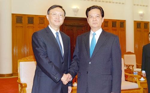 Thủ tướng Nguyễn Tấn Dũng và Ủy viên Quốc vụ Trung Quốc Dương Khiết Trì - Ảnh: VGP/Nhật Bắc.