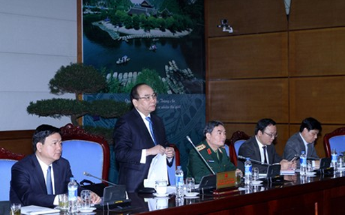 Phó thủ tướng Nguyễn Xuân Phúc và Bộ trưởng Đinh La Thăng chủ trì hội nghị tổng kết an toàn giao thông 2014 ngày 13/1.<br>