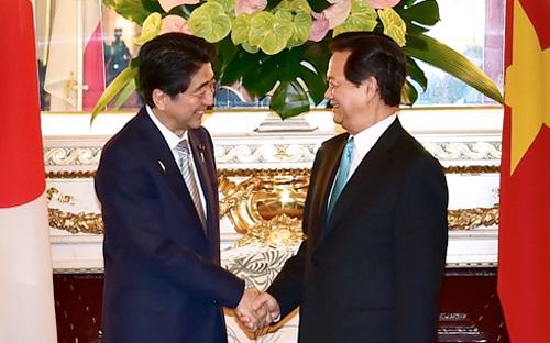 Thủ tướng Nguyễn Tấn Dũng và Thủ tướng Shinzo Abe tại hội đàm - Ảnh: VGP/Nhật Bắc.