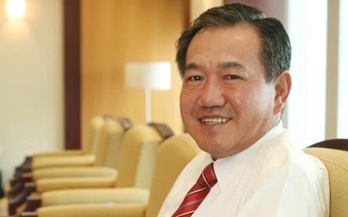 Ông Phạm Hữu Phú là người của Ngân hàng Xuất nhập khẩu Việt Nam 
(Eximbank), được Eximbank cử sang Sacombank làm đại diện phần vốn sở 
hữu, được bầu vào Hội đồng Quản trị Sacombank vào ngày 26/5/2012 và giữ 
chức Chủ tịch từ ngày 2/11/2012.