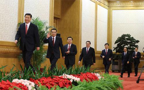 Ông Tập Cận Bình dẫn đầu đội ngũ Thường vụ Bộ Chính trị khóa mới của Đảng Cộng sản Trung Quốc - Ảnh: THX.<br>