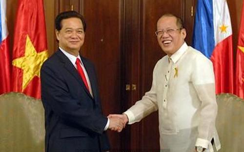 Thủ tướng Nguyễn Tấn Dũng và Tổng thống Philippines Aquino - Ảnh: VGP/Nhật Bắc.
