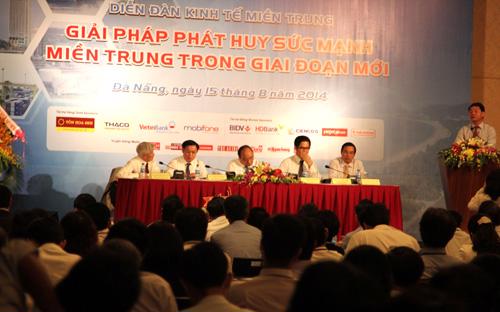 Diễn đàn Kinh tế Miền Trung với sự tham gia của các chính khách, nhà quản lý, chuyên gia kinh tế và đông đảo doanh nhân, diễn ra tại Đà Nẵng ngày 15/8.<br>
