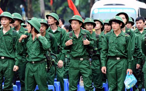Bộ trưởng Phùng Quang Thanh đề nghị hoãn nhập ngũ cho sinh viên đang học đại học chính quy và có thể kéo dài độ tuổi gọi nhập ngũ đến 27 tuổi.