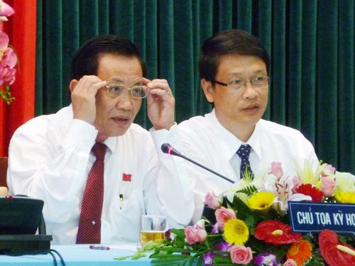 Bí thư kiêm Chủ tịch Hội đồng Nhân dân thành phố Đà Nẵng, ông Trần Thọ (bên trái).<br>