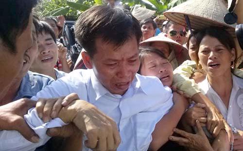 Năm 2013, ông Nguyễn Thanh Chấn được trở về gia đình sau 10 năm ngồi tù oan - Ảnh: VTC.<br>