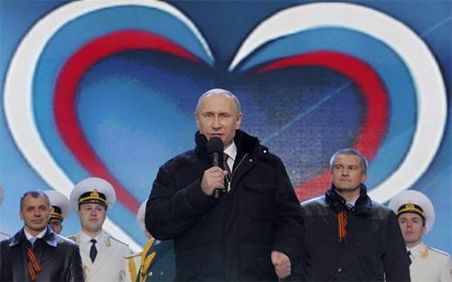 Việc Nga sáp nhập Crimea đã đưa tỷ lệ ủng hộ của người dân Nga đối 
với Tổng thống Vladimir Putin lên mức cao nhất trong 5 năm. Tuy nhiên, 
cái giá của động thái này đã được thể hiện rõ, khi thị trường chứng 
khoán Nga đã trở thành thị trường có mức giảm điểm mạnh nhất thế giới 
trong năm nay - Ảnh: Reuters.<br>
