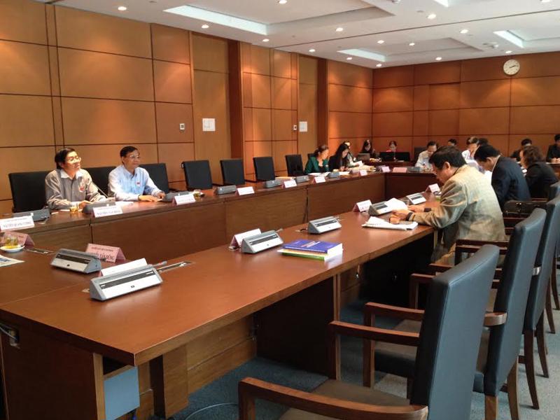 Nhiều ghế trống tại phiên thảo luận tổ về dự án sân bay Long Thành - Ảnh P.T.