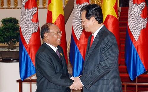 Thủ tướng Nguyễn Tấn Dũng tiếp đón Chủ tịch Quốc hội Campuchia&nbsp;Samdech Heng Samrin tại trụ sở Chính phủ, chiều 18/8.