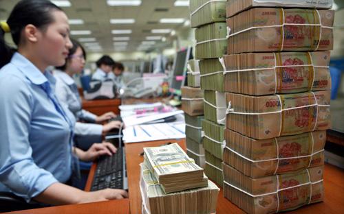 Tháng 12/2013, nợ xấu của toàn hệ thống các tổ chức tín dụng Việt Nam có
 bước giảm mạnh nhất trong năm: từ 4,55% tháng liền trước xuống chỉ còn 
3,61%.