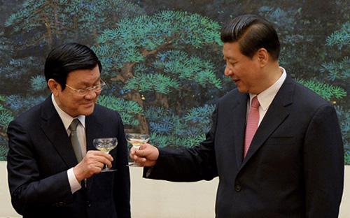 Tổng bí thư, Chủ tịch nước Cộng hòa Nhân dân Trung Hoa Tập Cận Bình và Chủ tịch nước Trương Tấn Sang tại Đại lễ đường Nhân dân, thủ đô Bắc Kinh, chiều 19/6 - Ảnh: AFP.<br>