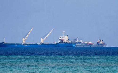 Tàu công trình của Trung Quốc tại Gạc Ma - Ảnh: Mai Thanh Hải.