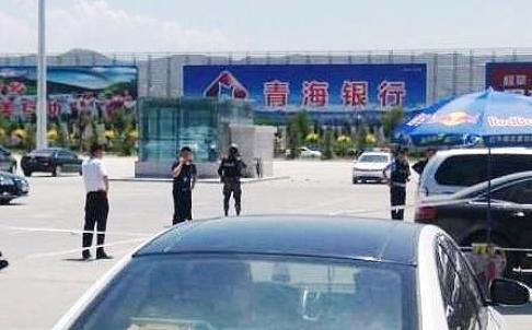 Theo tờ South China Post, chỉ vài phút sau khi xảy ra vụ nổ, cảnh sát và
 các chuyên gia về bom đã có mặt tại hiện trường và phong tỏa khu vực 
sân bay Tào Gia Bảo.