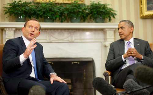 Tổng thống Mỹ Barack Obama (bên phải) và Thủ tướng Australia Tony Abbott - Ảnh: The Guardian/ AP.<b><br></b>
