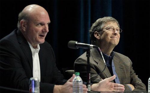 Ông Steve Ballmer (trái) và ông Bill Gates - Ảnh: AP.<br>