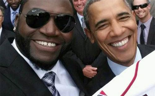 Bức ảnh "tự sướng" của cầu thủ bóng chày Ortiz với Tổng thống Obama ở Nhà Trắng hôm 1/4 - Ảnh: Twitter.<br>