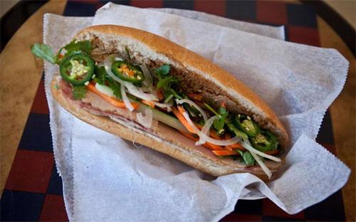 Bánh mì là món ăn Việt Nam rất “được lòng” thực khách quốc tế.