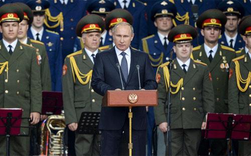 Tổng thống Nga Vladimir Putin phát biểu tại hội chợ vũ khí ở Moscow ngày 16/6 - Ảnh: RT.<br>