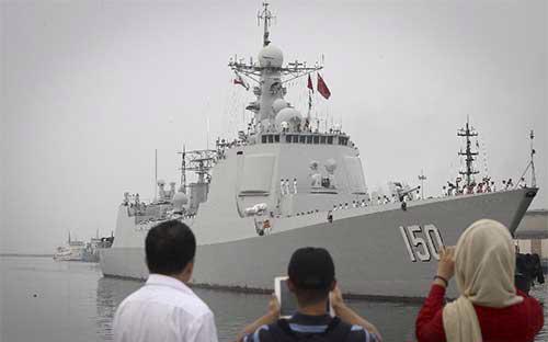 Tàu khu trục Trường Xuân của Hải quân Trung Quốc tại cảng Bandar Abbar của Iran - Ảnh: THX.<br>