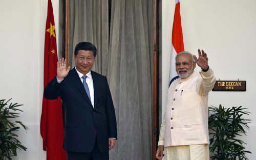 Chủ tịch Trung Quốc Tập Cận Bình và Thủ tướng Ấn Độ Narendra Modi tại cuộc gặp diễn ra hôm 18/9 - Ảnh: Reuters. <br>