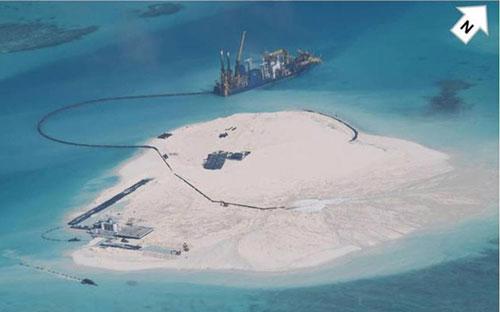 Hình ảnh do Philippines cung cấp cho thấy, Trung Quốc đang tiến hành khai hoang bãi Gạc Ma thuộc quần đảo Trường Sa của Việt Nam.<br>