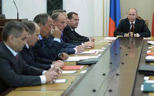 Tổng thống Nga Vladimir Putin trong cuộc họp với hội đồng an ninh của ông - Ảnh: RIA Novosti.<br>
