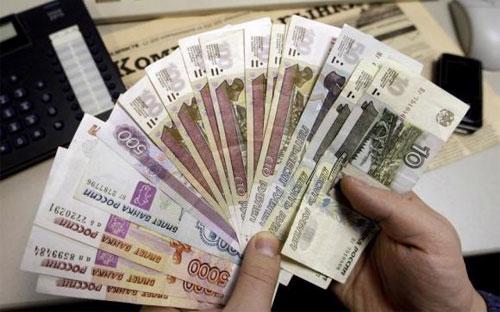 Đồng Rúp đã liên tục mất giá mạnh trong mấy tháng gần đây do giá dầu giảm sâu và lệnh trừng phạt kinh tế của phương Tây.
