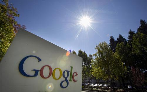 Google đang được hưởng lợi từ xu hướng dịch chuyển của người tiêu dùng sang các dịch vụ và nội dung trên mạng Internet - Ảnh: Bloomberg. 