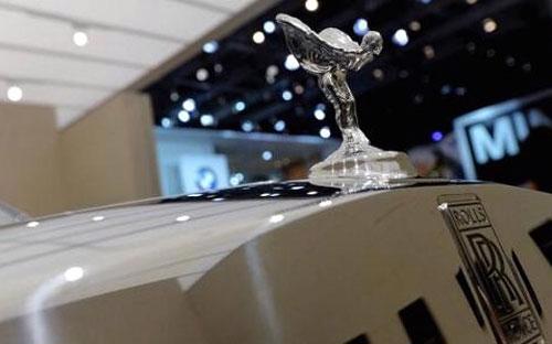 Việc gia nhập phân khúc SUV béo bở sẽ cho phép Rolls-Royce cạnh tranh 
với các đối thủ trong lĩnh vực xe sang như Bentley - nhà sản xuất dự 
định sẽ cho “ra lò” xe SUV kể từ năm 2016 - Ảnh: Getty.<br>