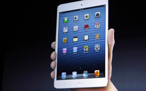 iPad mini có kích thước nhỏ gọn hơn so với những "người anh em" trước nó. 