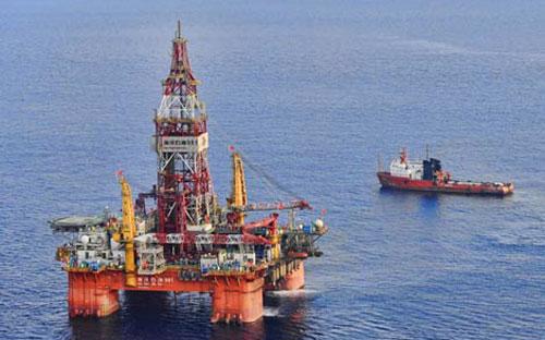 Giàn khoan dầu HD-981 của Trung Quốc đặt trái phép trên vùng biển Việt Nam - Ảnh: News.<br>