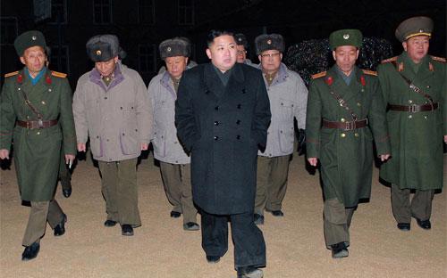 Nhà lãnh đạo Triều Tiên Kim Jong Un trong một chuyến thị sát vào năm 2012 - Ảnh: KCNA/Bloomberg.<br>