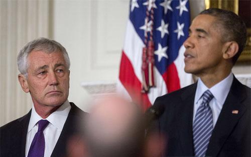 Ông Chuck Hagel (trái) và Tổng thống Barack Obama tại Nhà Trắng ngày 24/11 - Ảnh: Bloomberg.<br>
