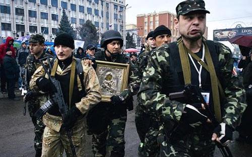 Căng thẳng ở miền Đông Ukraine đã gia tăng mạnh vào cuối tuần vừa rồi 
với những cuộc đụng độ gây thương vong giữa các lực lượng thân Nga và 
phương Tây - Ảnh: Getty. 