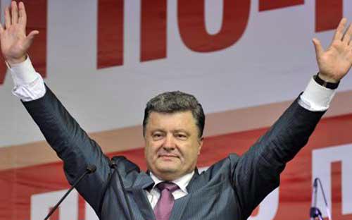 Ông Petro Poroshenko được mệnh danh là “vua chocolate” bởi ông là chủ của nhiều nhà máy sản xuất chocolate - Ảnh: AFP.<br>