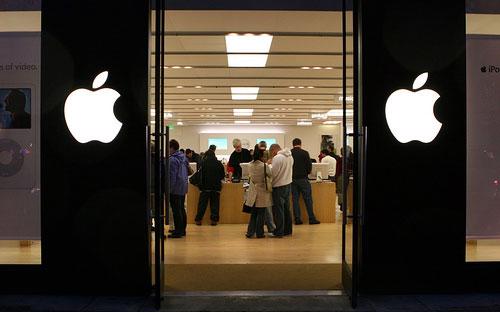 Hiện nay, tốc độ tăng trưởng doanh thu của Apple đang chậm lại, mức độ cạnh tranh trên thị trường cũng ngày càng khốc liệt.