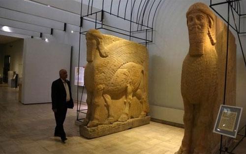 Một số cổ vật của thành phố cổ Nimrud được đưa về trưng bày trong bảo tàng ở Baghdad - Ảnh: AP/BBC.<br>