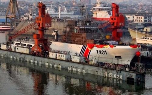 Tàu hải cảnh CCG 1401 của Trung Quốc được đóng tại một nhà máy ở Quảng Châu, Quảng Đông - Ảnh: China Defense.