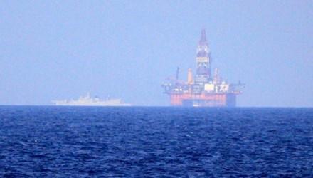 Giàn khoan Hải Dương 981 của Trung Quốc đang hạ đặt trái phép trên vùng biển của Việt Nam.