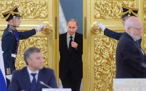 Tổng thống Nga Vladimir Putin chuẩn bị tham dự một cuộc họp ở điện Kremlin ngày 1/10 - Ảnh: Getty/Bloomberg.<br>
