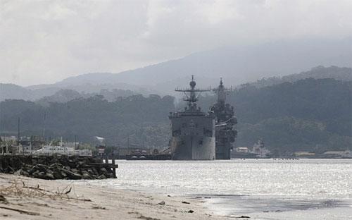Chiến hạm Mỹ ở vịnh Subic, Philippines vào tháng 10/2014 - Ảnh: Reuters.<br>