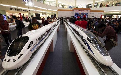 Mô hình tàu cao tốc tại một triển lãm ở Jakarta, Indonesia tháng 8/2015 - Ảnh: Reuters.<br>