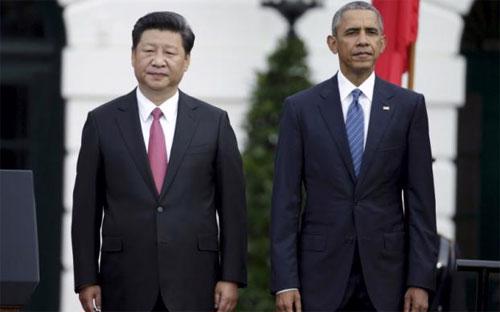 Chủ tịch Trung Quốc Tập Cận Bình (trái) và Tổng thống Mỹ Barack Obama (phải) trong lễ đón ông Tập Cận Bình tại Nhà Trắng sáng 25/9 - Ảnh: Reuters.<br>