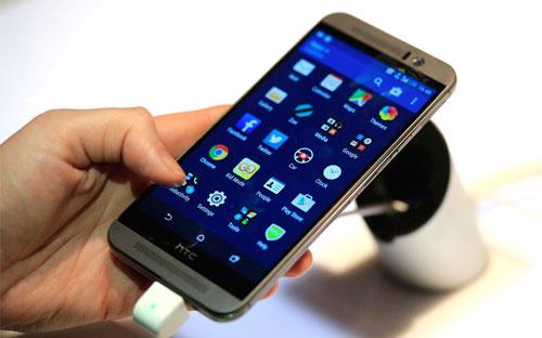 Một chiếc smartphone M9 của HTC - Ảnh: Bloomberg.<br>
