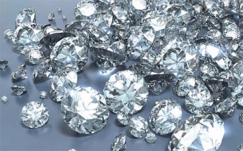  Trong vòng 12 tháng qua, giá kim cương 1 carat và 0,3 carat đã giảm tương ứng 12,9% và 29%,.