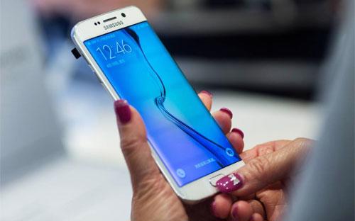 Samsung dự báo kết quả kinh doanh của hãng sẽ khởi sắc trong quý 2 này nhờ sản phẩm smartphone Galaxy S6 mới - Ảnh: Bloomberg. 