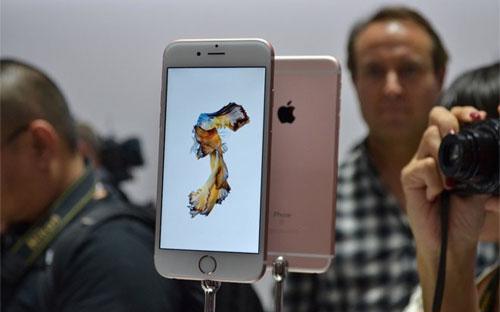 Hai mẫu iPhone thế hệ mới nhất của Apple đang nhận được lượng đặt mua lớn từ thị trường Trung Quốc - Ảnh: Business Insider.<br>